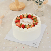 Strawberry Chantilly Cake 6" Strawberry Chantilly Cake 6"